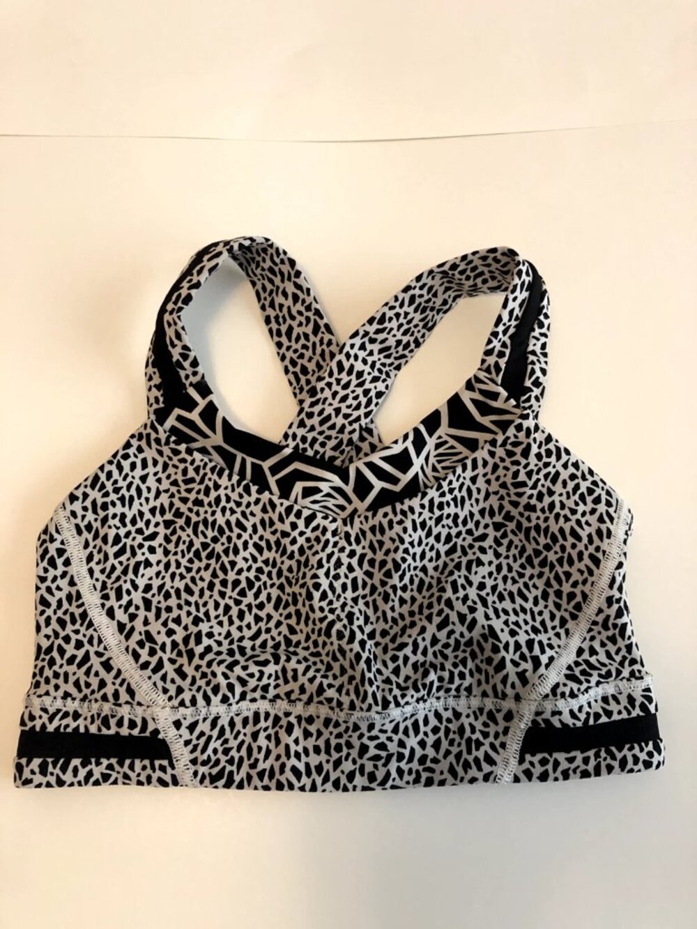 Lululemon Rack Pack Bra Mosaic White Posey Black Size 2